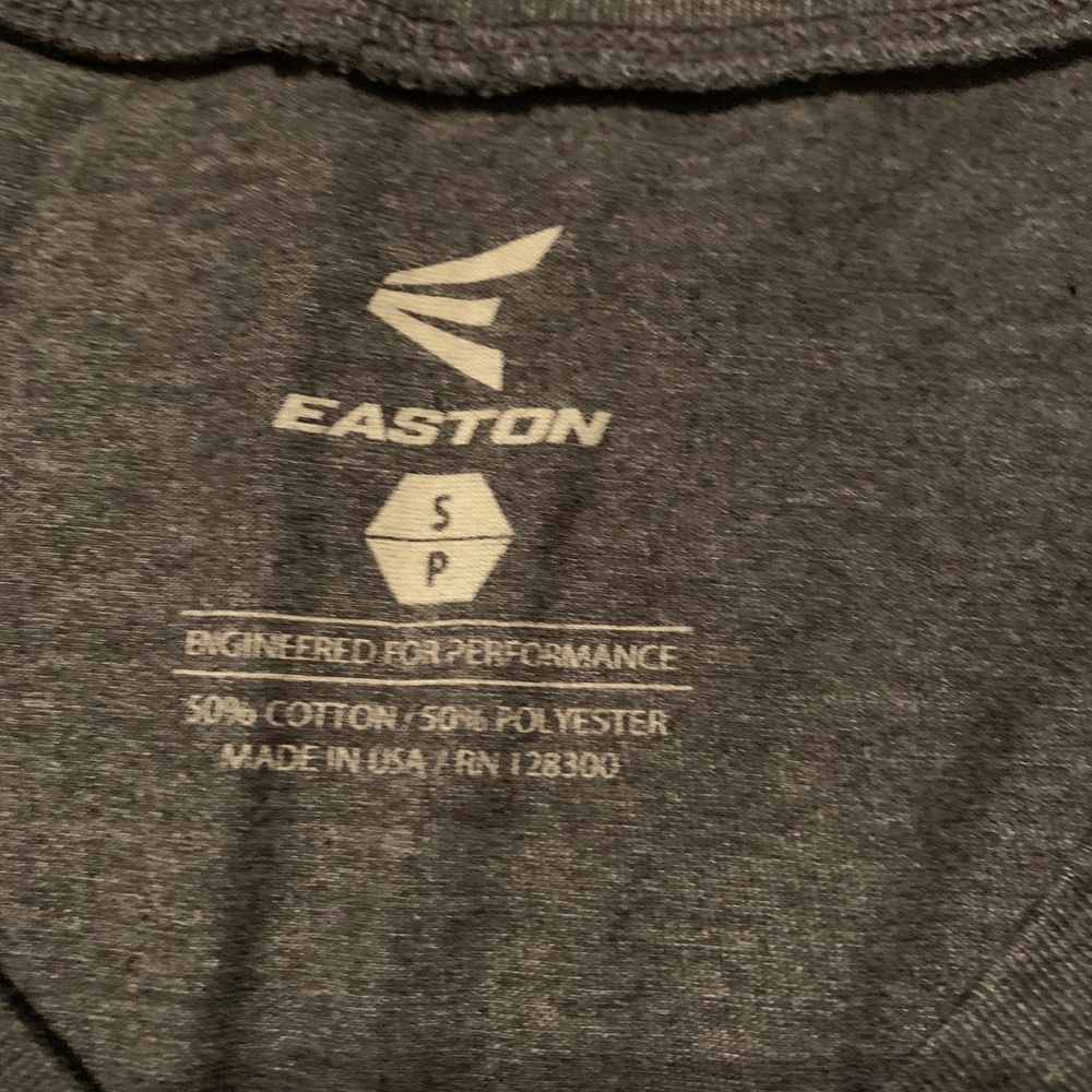 Easton v neck tee